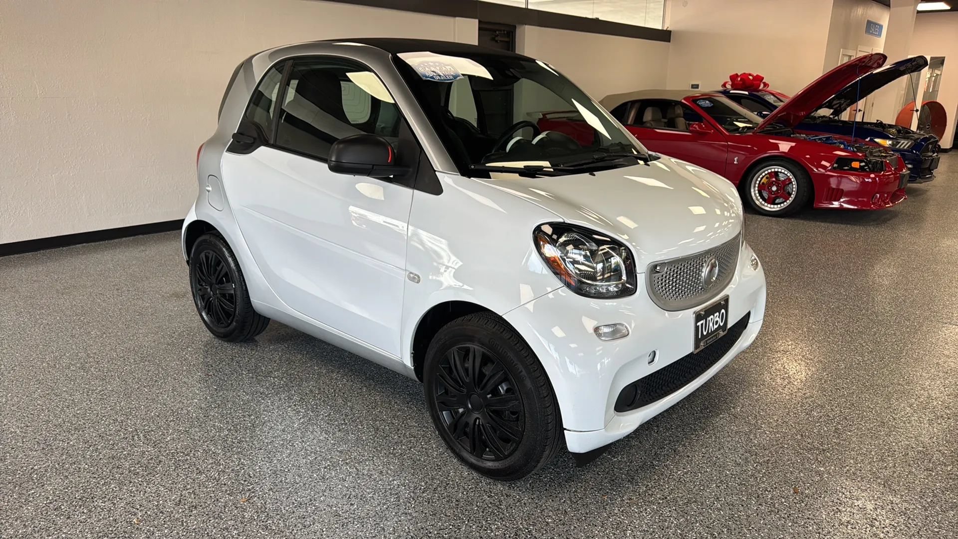 Used 2017 smart fortwo pure RWD image 7