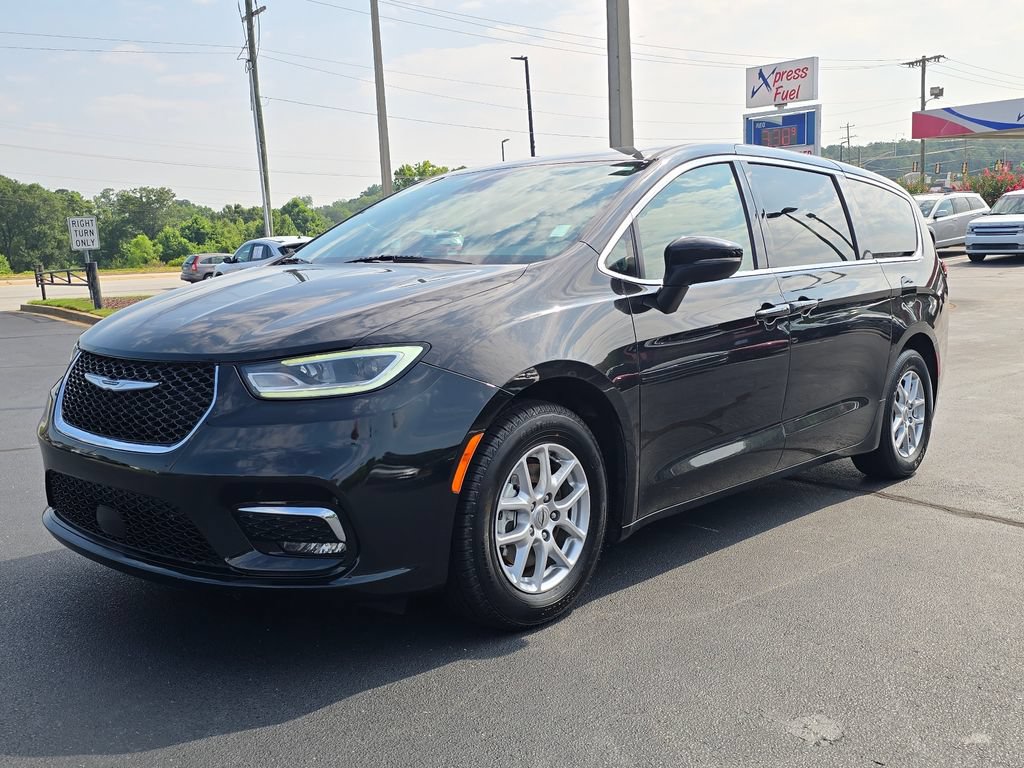 Used 2023 Chrysler Pacifica Touring-L FWD image 7