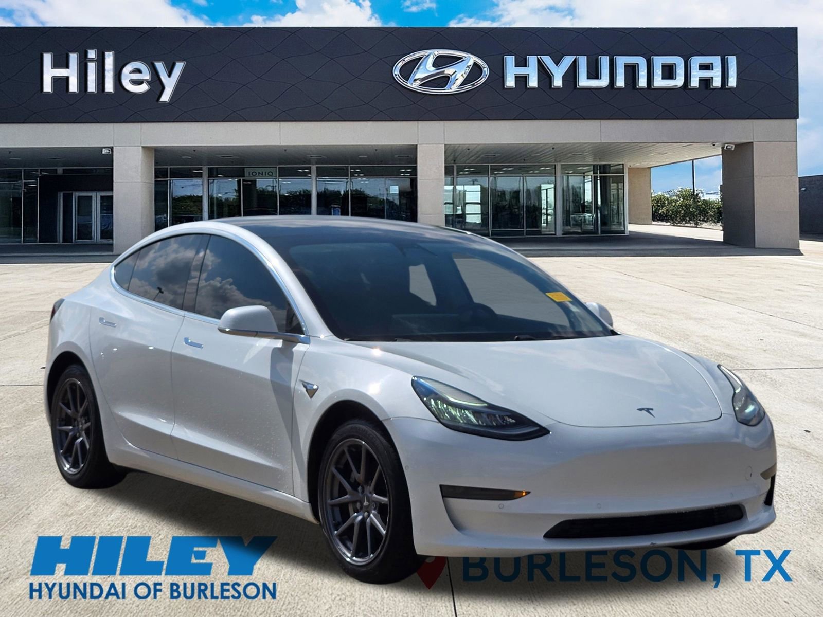 Used 2019 Tesla Model 3 Standard Range Plus RWD image 1