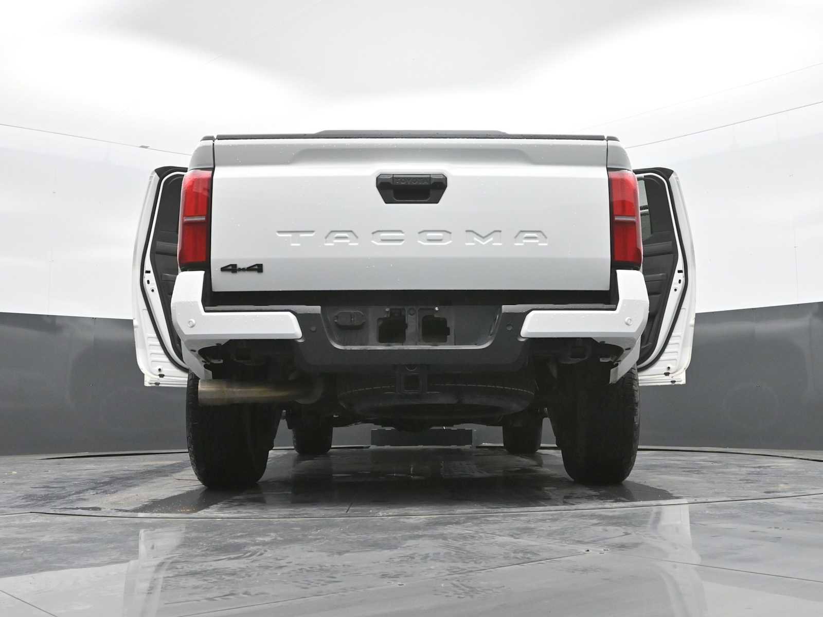 Used 2024 Toyota Tacoma TRD Off-Road w/ TRD Off Road Upgrade Package AWD/4WD image 34