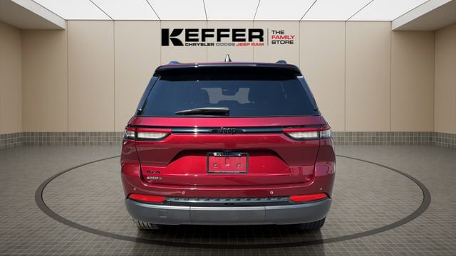 Certified 2023 Jeep Grand Cherokee Altitude AWD/4WD image 4