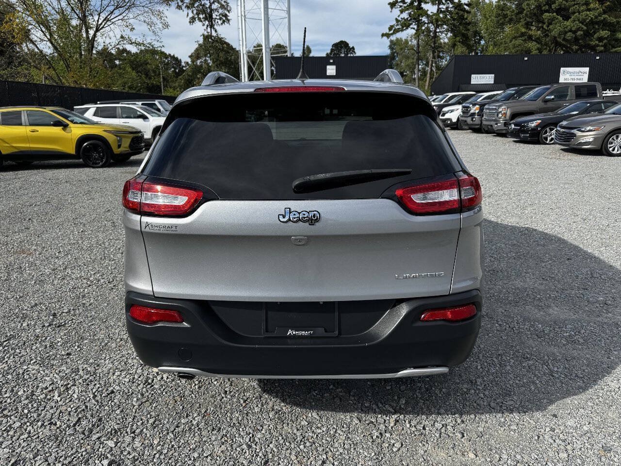 Used 2017 Jeep Cherokee Limited FWD image 8