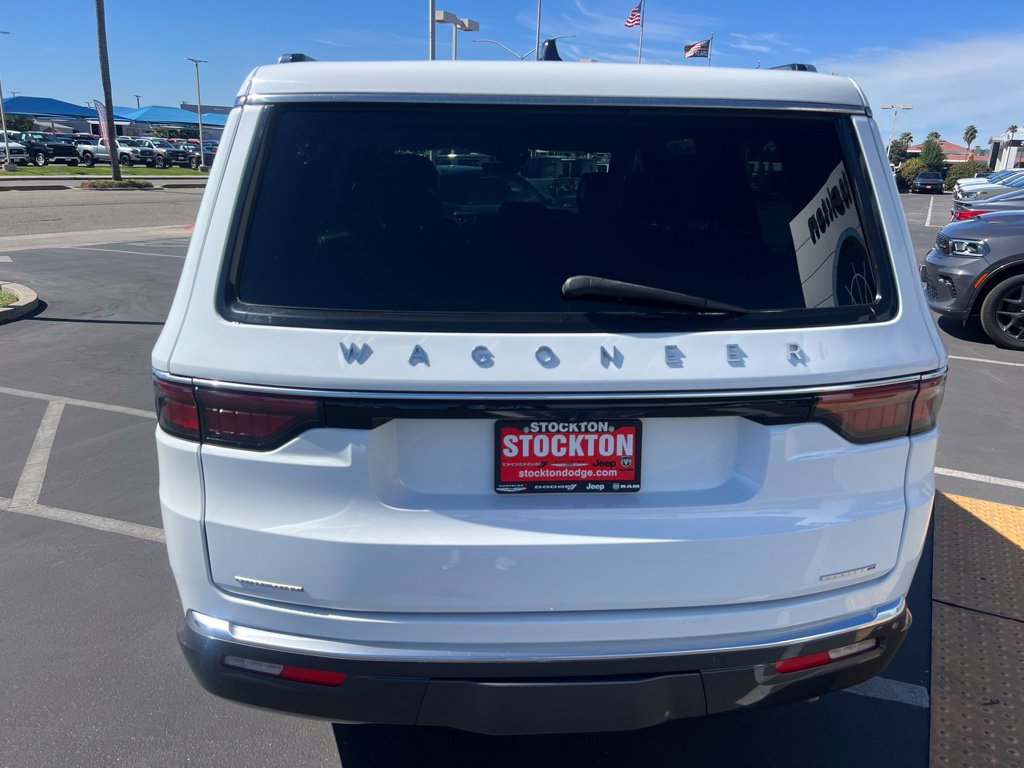 Used 2022 Jeep Wagoneer Series III AWD/4WD image 13