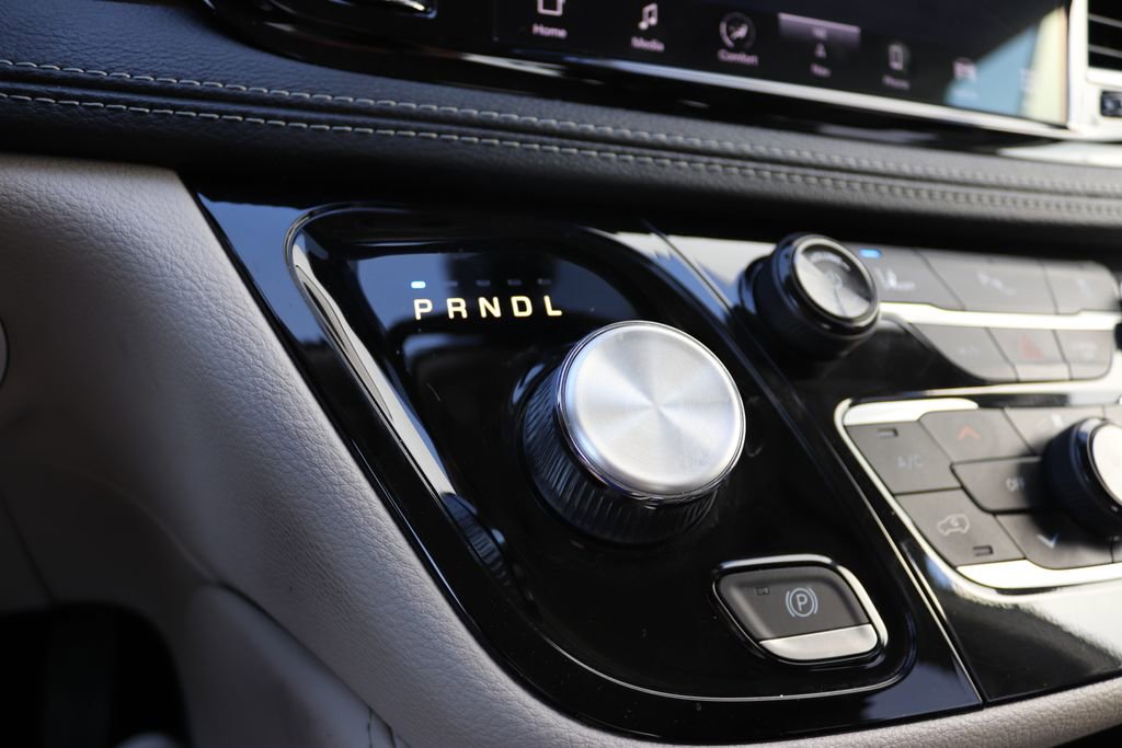 Used 2023 Chrysler Pacifica Limited image 23