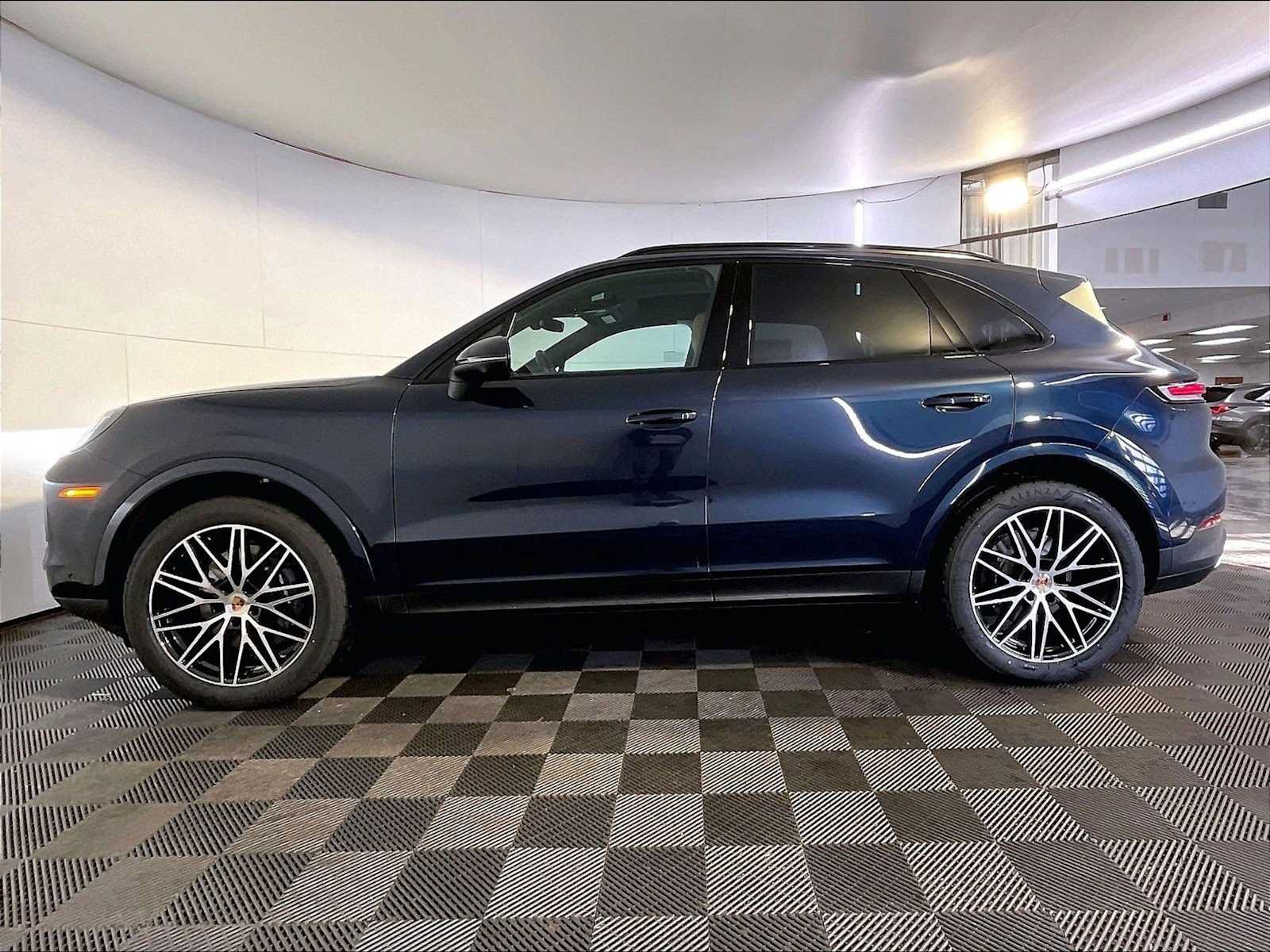 New 2026 Porsche Cayenne AWD/4WD image 2
