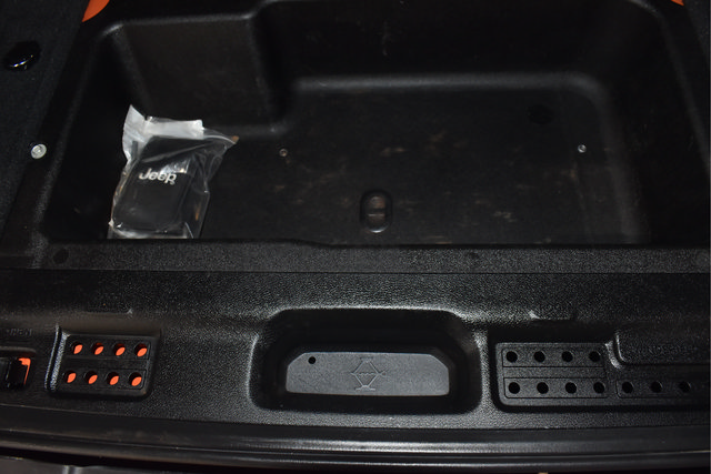 Used 2023 Jeep Wrangler Unlimited Sahara AWD/4WD image 10