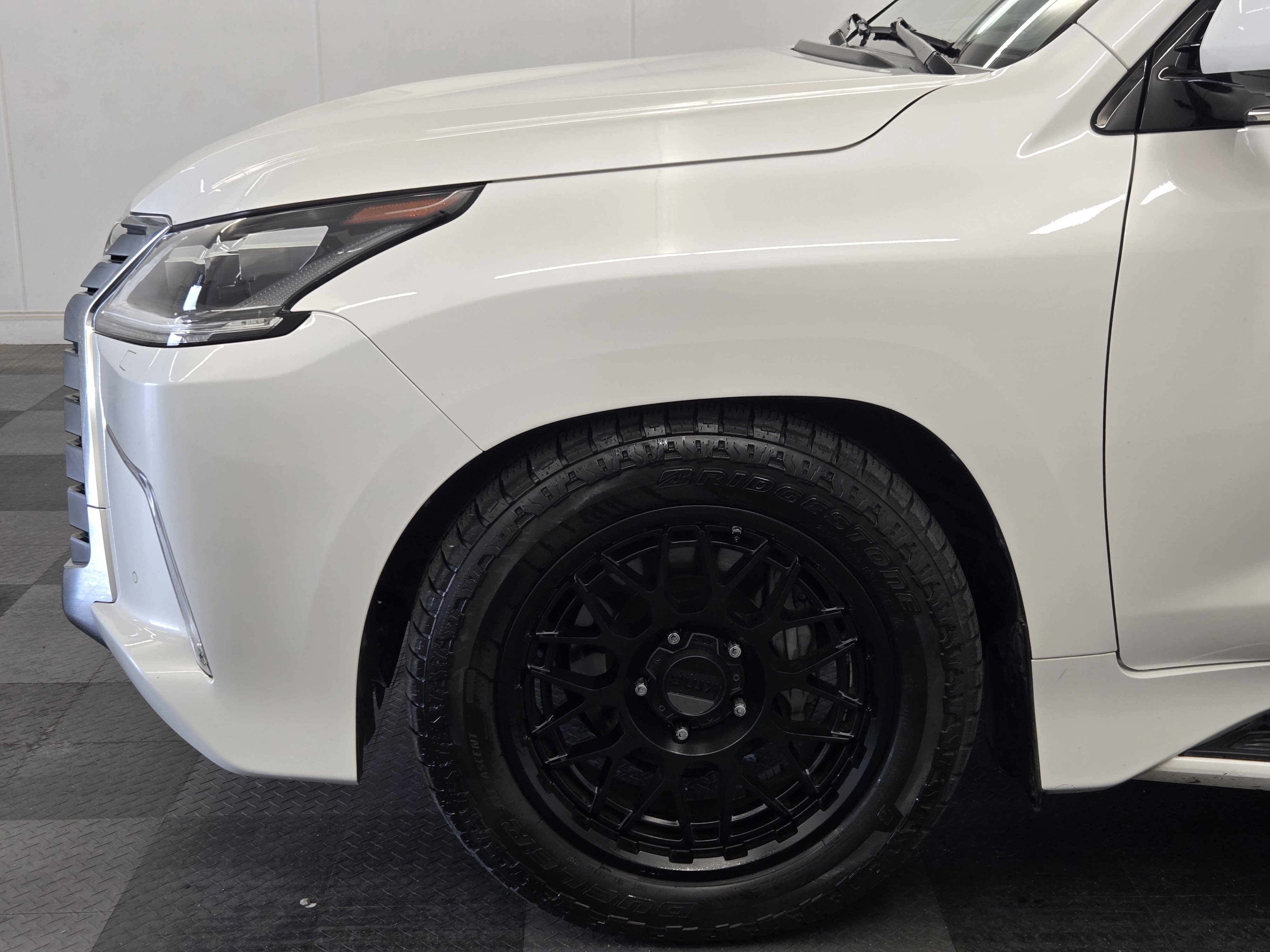 Used 2017 Lexus LX 570 4WD image 9