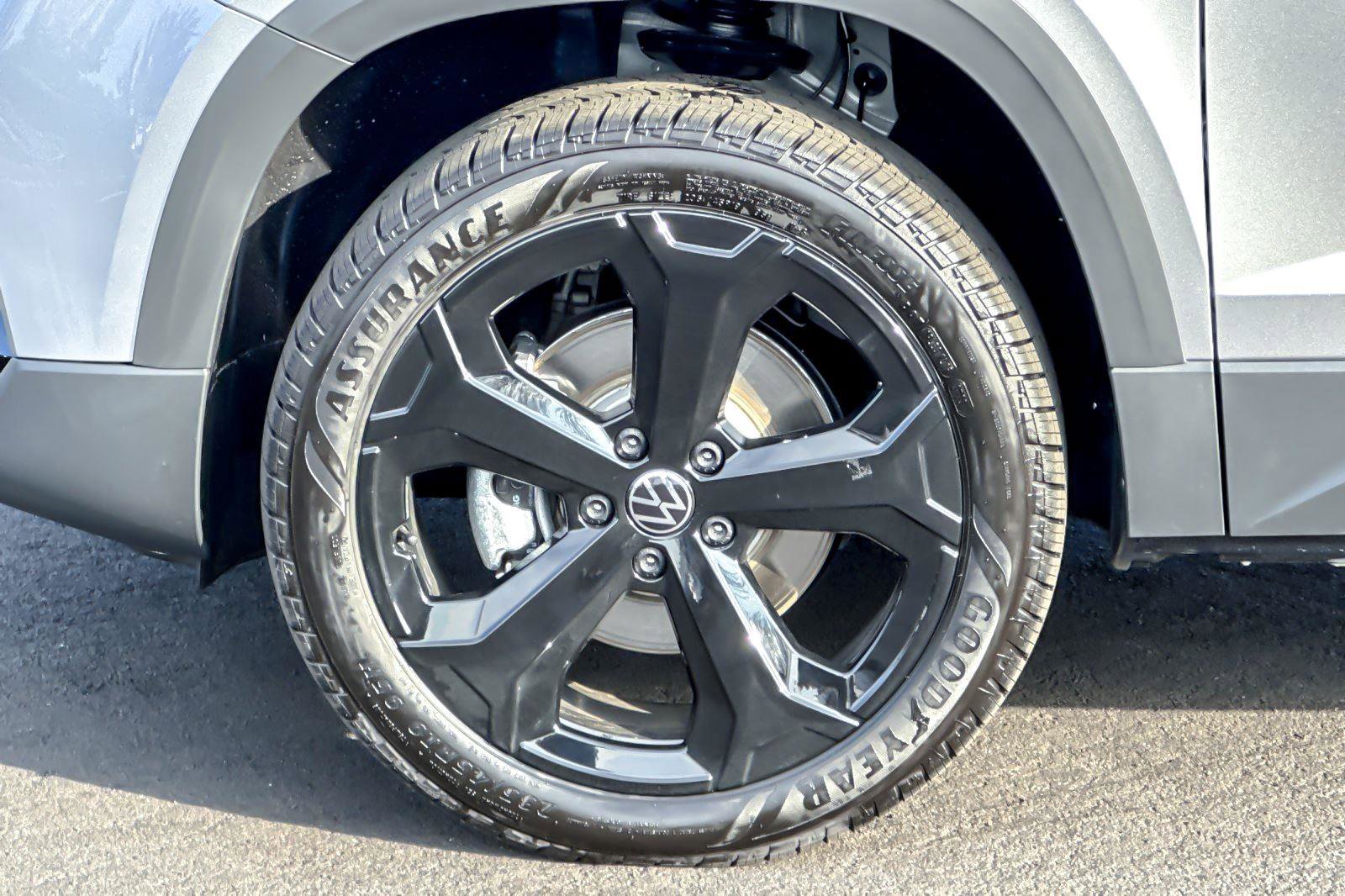 New 2026 Volkswagen Taos SEL image 25