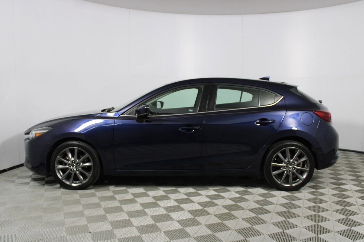 Used 2018 MAZDA MAZDA3 Grand Touring w/ Premium Equipment Package FWD image 9