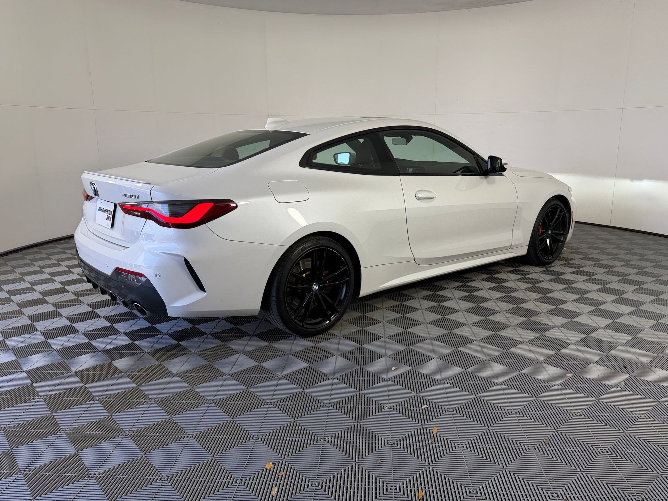 Used 2022 BMW 430i Coupe w/ M Sport Package image 9