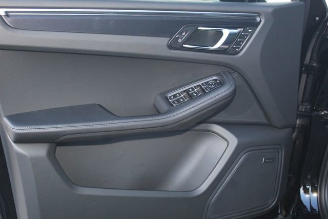 New 2026 Porsche Macan GTS image 21