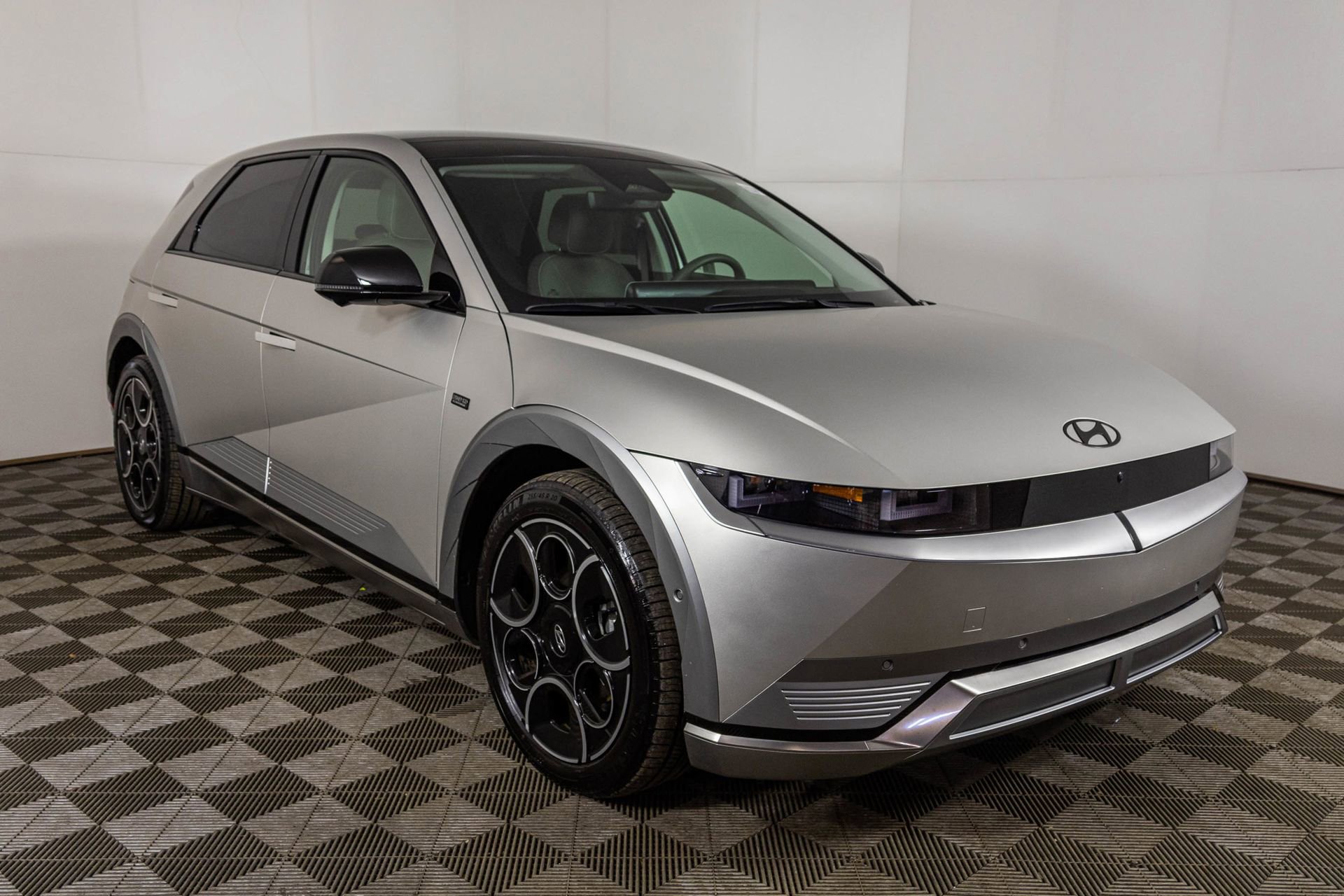 Used 2024 Hyundai Ioniq 5 Limited image 14