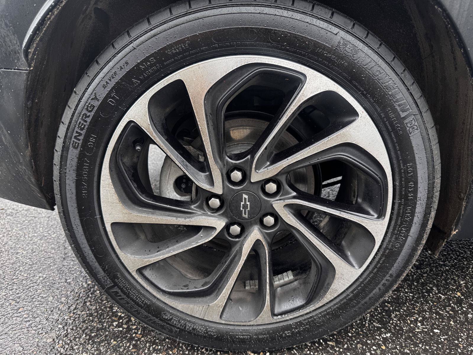 Used 2022 Chevrolet Bolt EUV Premier w/ Sun & Sound Package FWD image 10