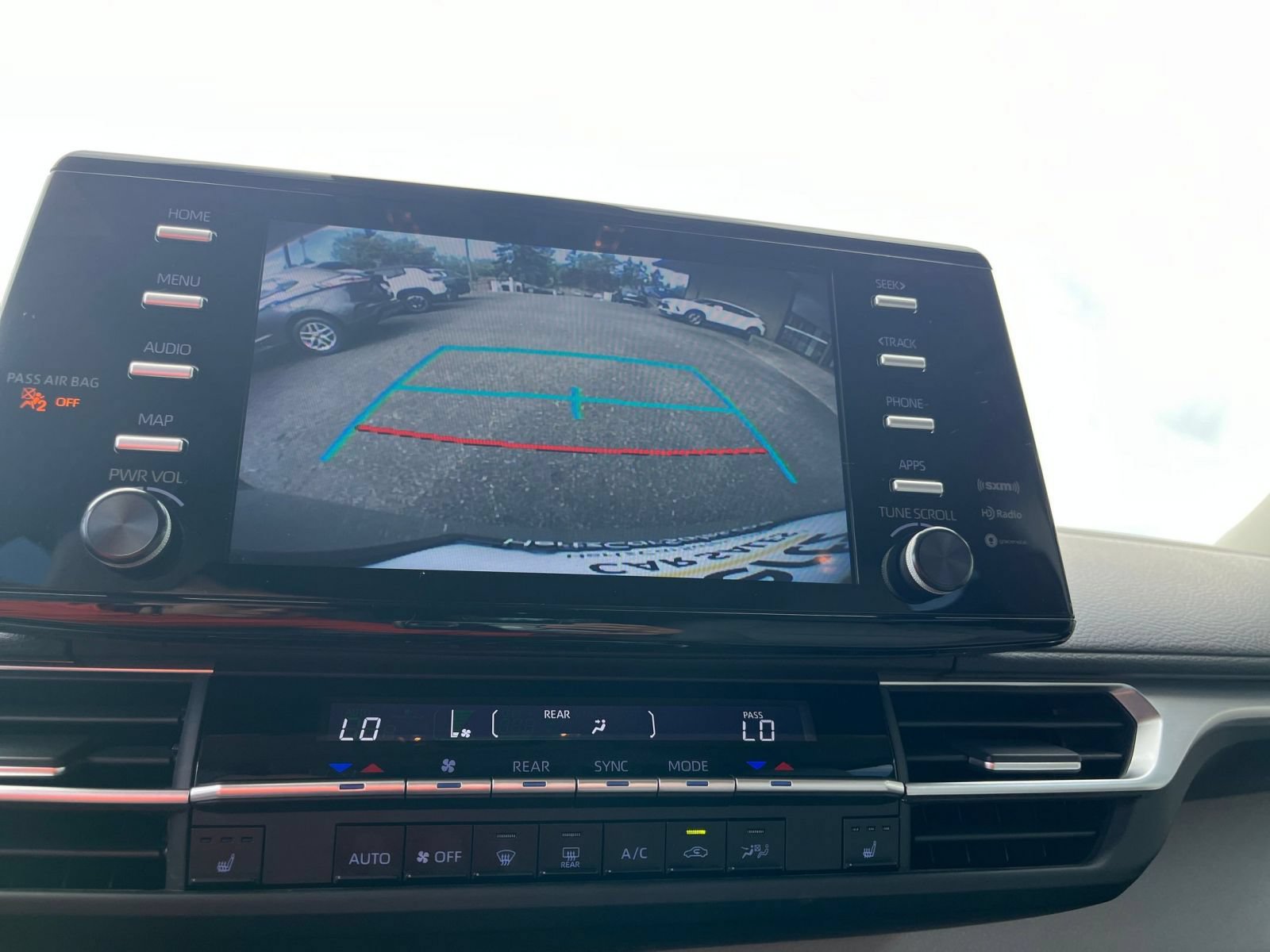 Used 2023 Toyota Sienna XLE FWD image 25