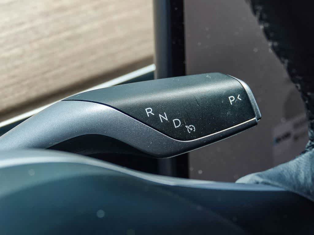 Used 2024 Tesla Model Y 2WD image 17