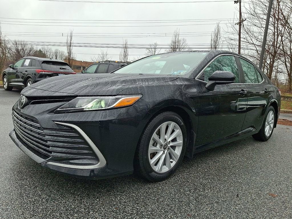 Used 2022 Toyota Camry LE image 3