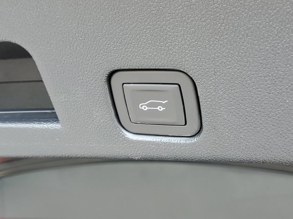 Used 2025 Chevrolet Traverse LT w/ Driver Confidence Package FWD image 34