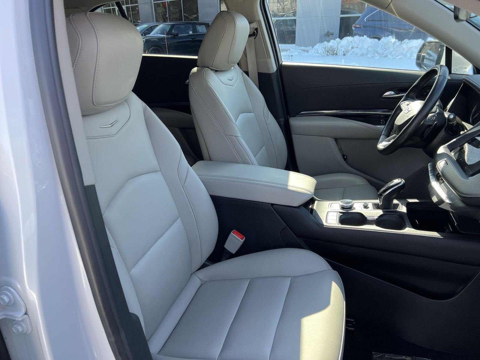 Used 2023 Cadillac XT4 Luxury w/ Cold Weather Package image 25