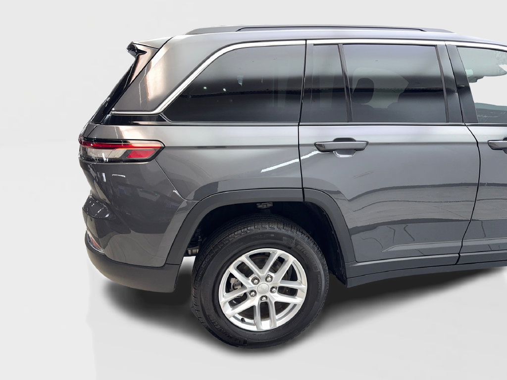 Used 2025 Jeep Grand Cherokee Laredo X AWD/4WD image 18