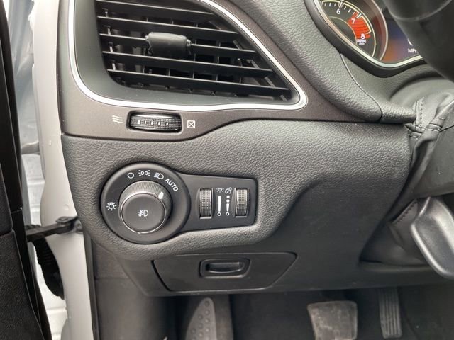 Used 2022 Jeep Cherokee Trailhawk image 25