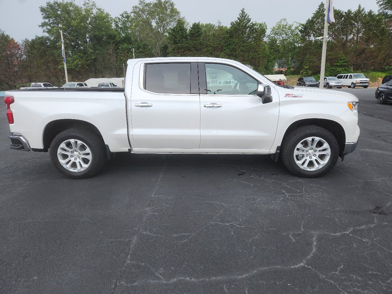 Used 2022 Chevrolet Silverado 1500 LTZ image 3