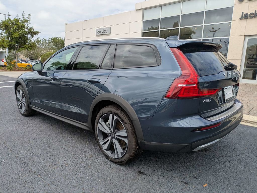 New 2026 Volvo V60 B5 Cross Country Plus w/ Protection Package Premier AWD/4WD image 4