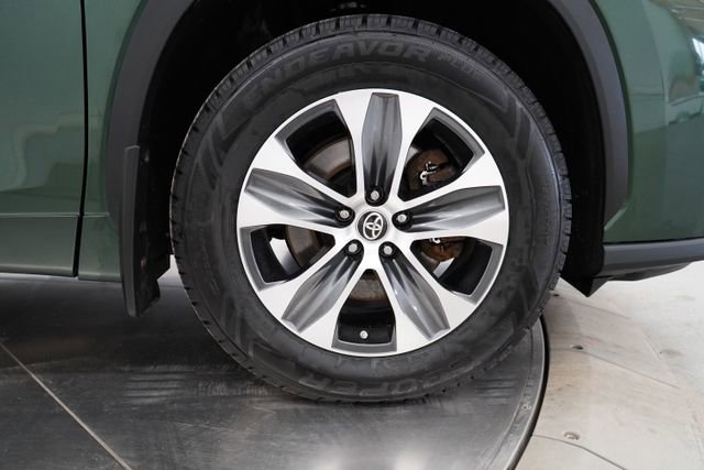 Used 2023 Toyota Highlander XLE image 97