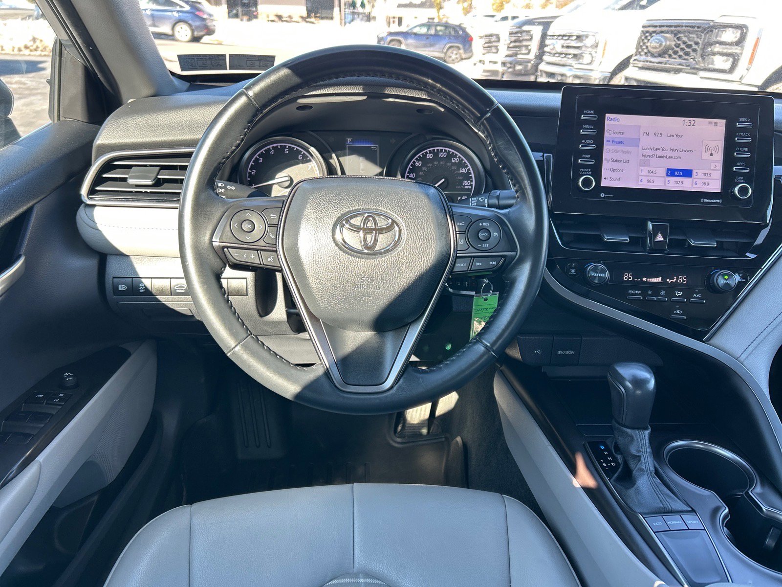 Used 2022 Toyota Camry SE image 5