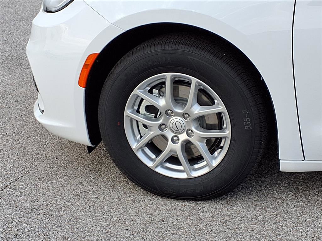 New 2026 Chrysler Pacifica Select image 24