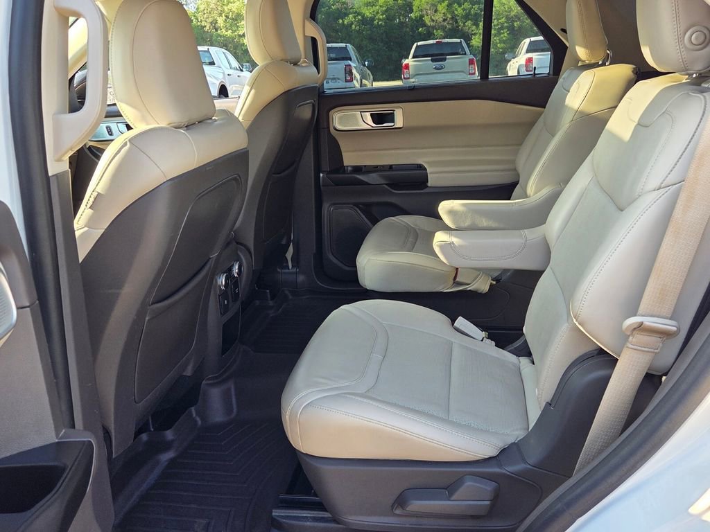 Used 2020 Ford Explorer Platinum w/ Premium Technology Package AWD/4WD image 5