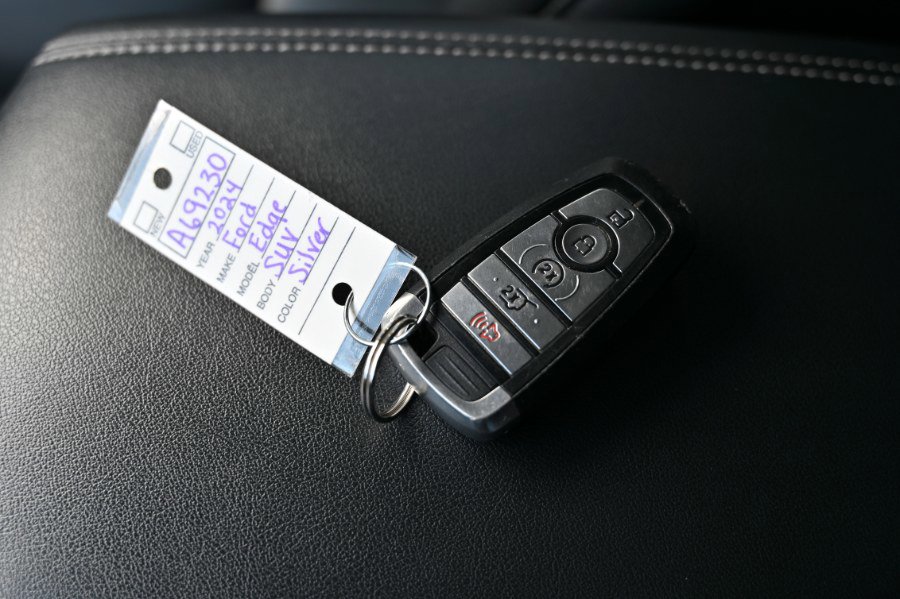 Used 2024 Ford Edge Titanium image 32