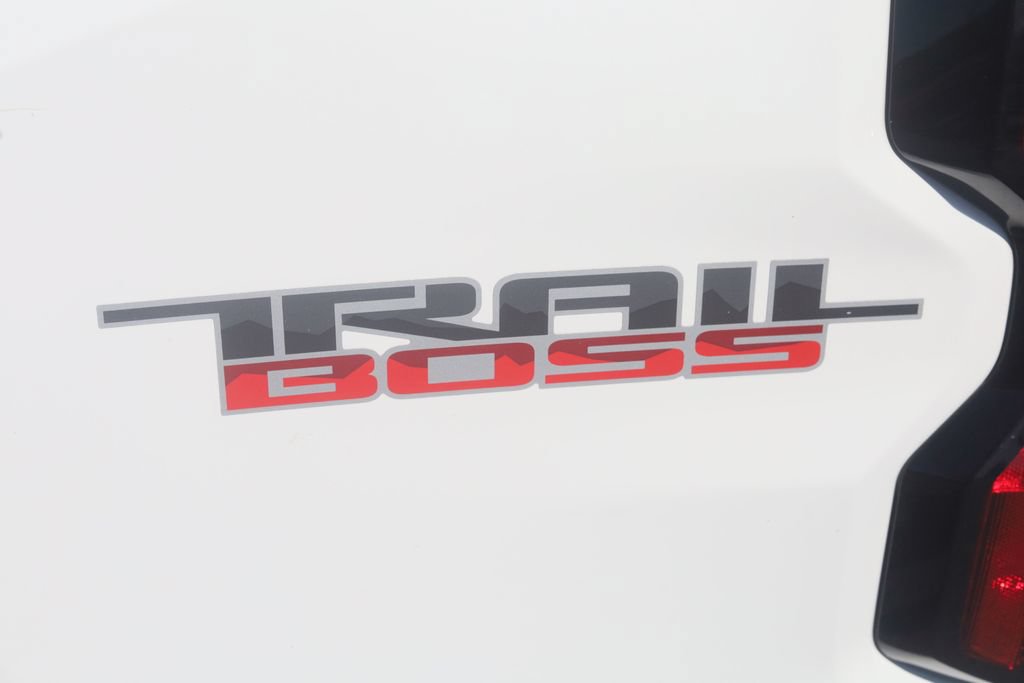 Used 2023 Chevrolet Colorado Trail Boss w/ Technology Package AWD/4WD image 32