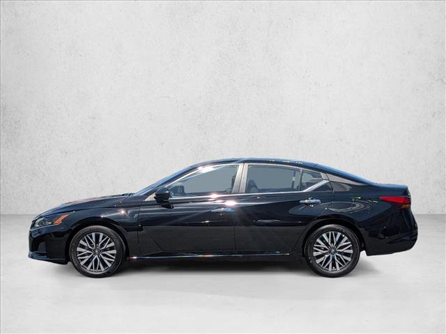 Used 2025 Nissan Altima 2.5 SV FWD image 9