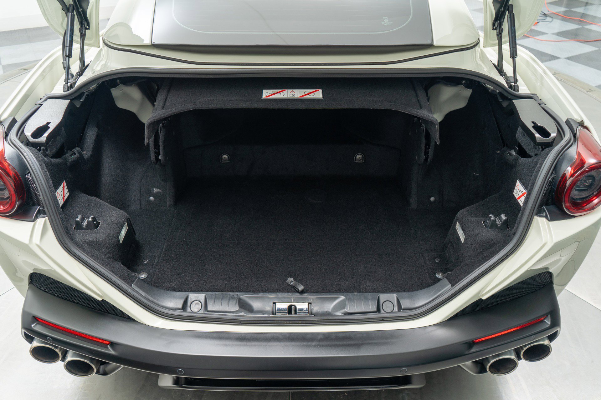 Used 2020 Ferrari Portofino image 19