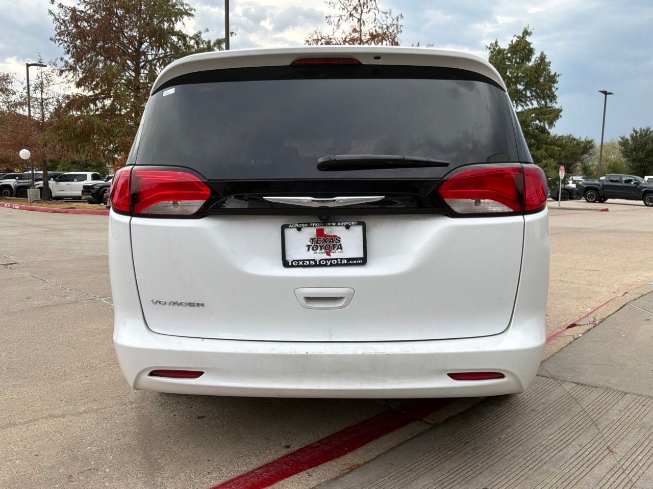 Used 2024 Chrysler Voyager LX FWD image 7