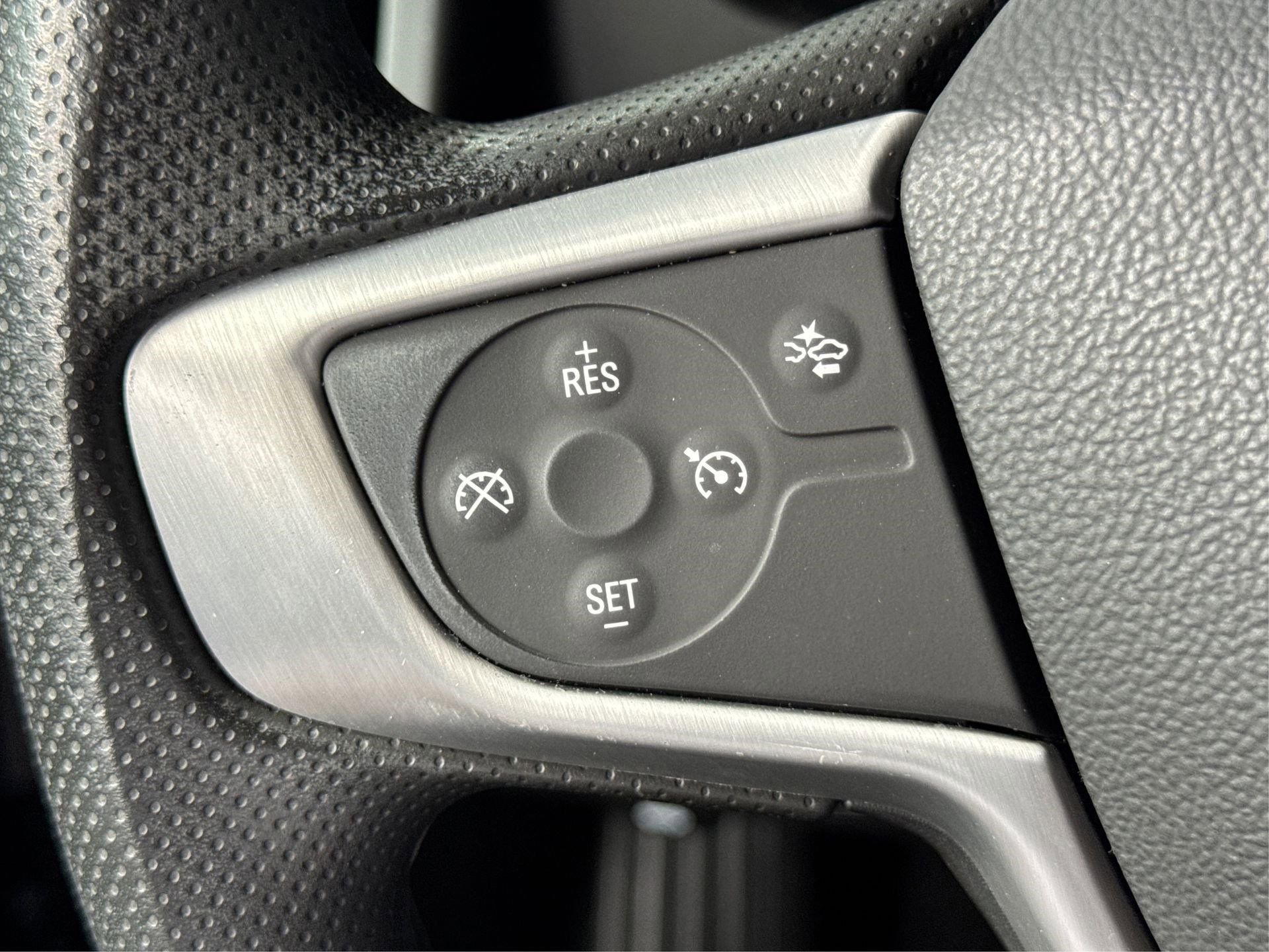 Used 2023 GMC Terrain SLE w/ Elevation Edition image 32