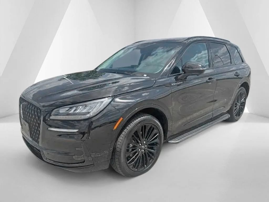 Used 2025 Lincoln Corsair AWD w/ Jet Appearance Package image 3