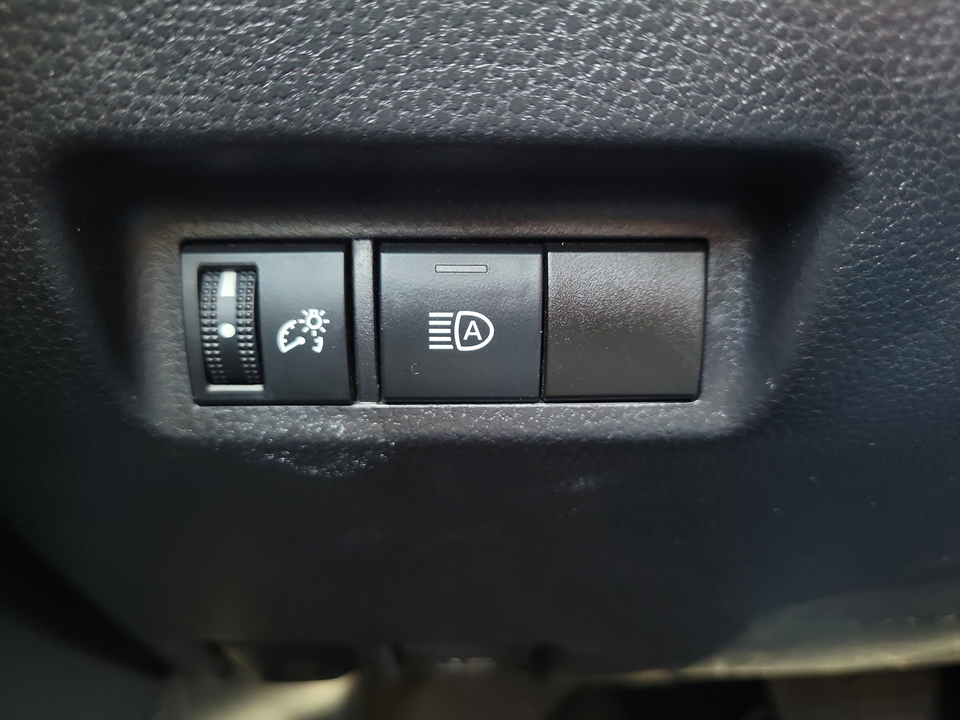 Used 2021 Toyota RAV4 LE image 20
