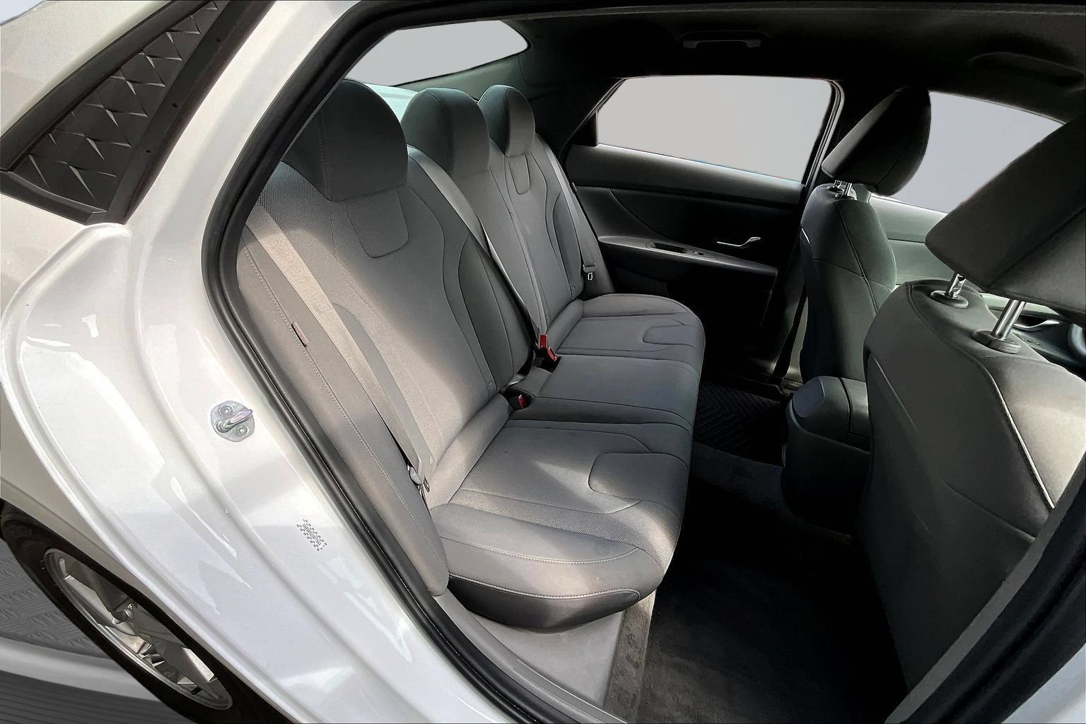 Used 2025 Hyundai Elantra SE FWD image 21