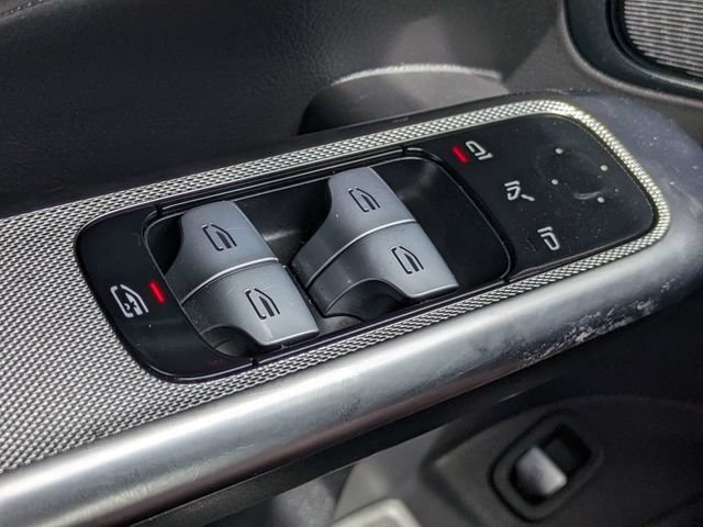 Used 2024 Mercedes-Benz GLC 300 4MATIC image 25
