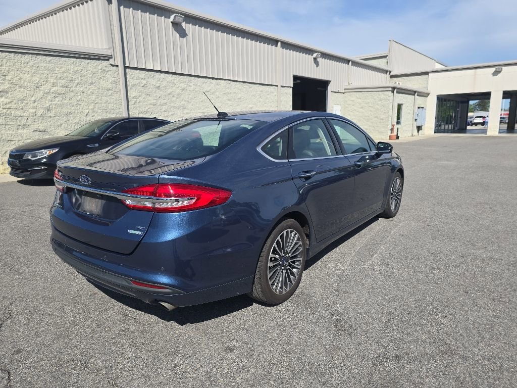 Used 2018 Ford Fusion SE w/ Fusion SE Technology Package FWD image 5