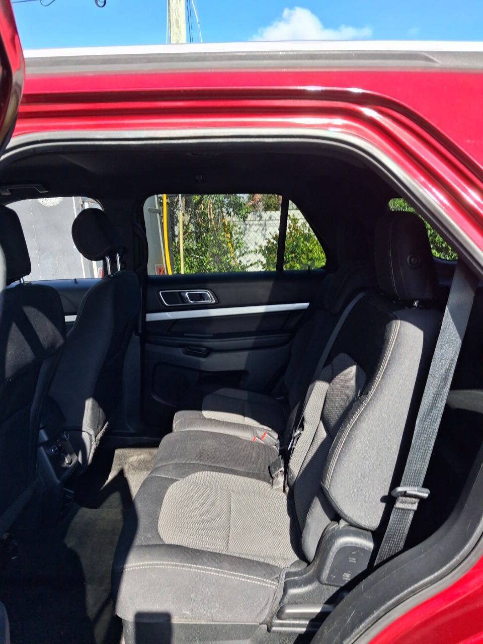 Used 2017 Ford Explorer XLT w/ Equipment Group 201A FWD image 15