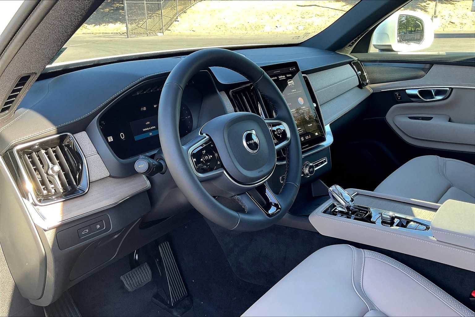 New 2026 Volvo XC90 T8 Plus w/ Protection Package Premier image 8