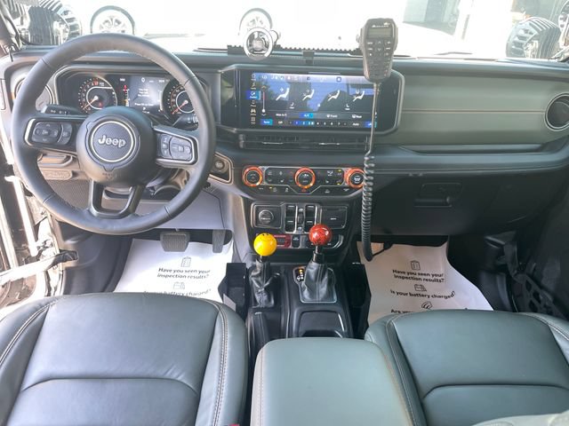 Used 2025 Jeep Gladiator Mojave w/ Convenience Group AWD/4WD image 13