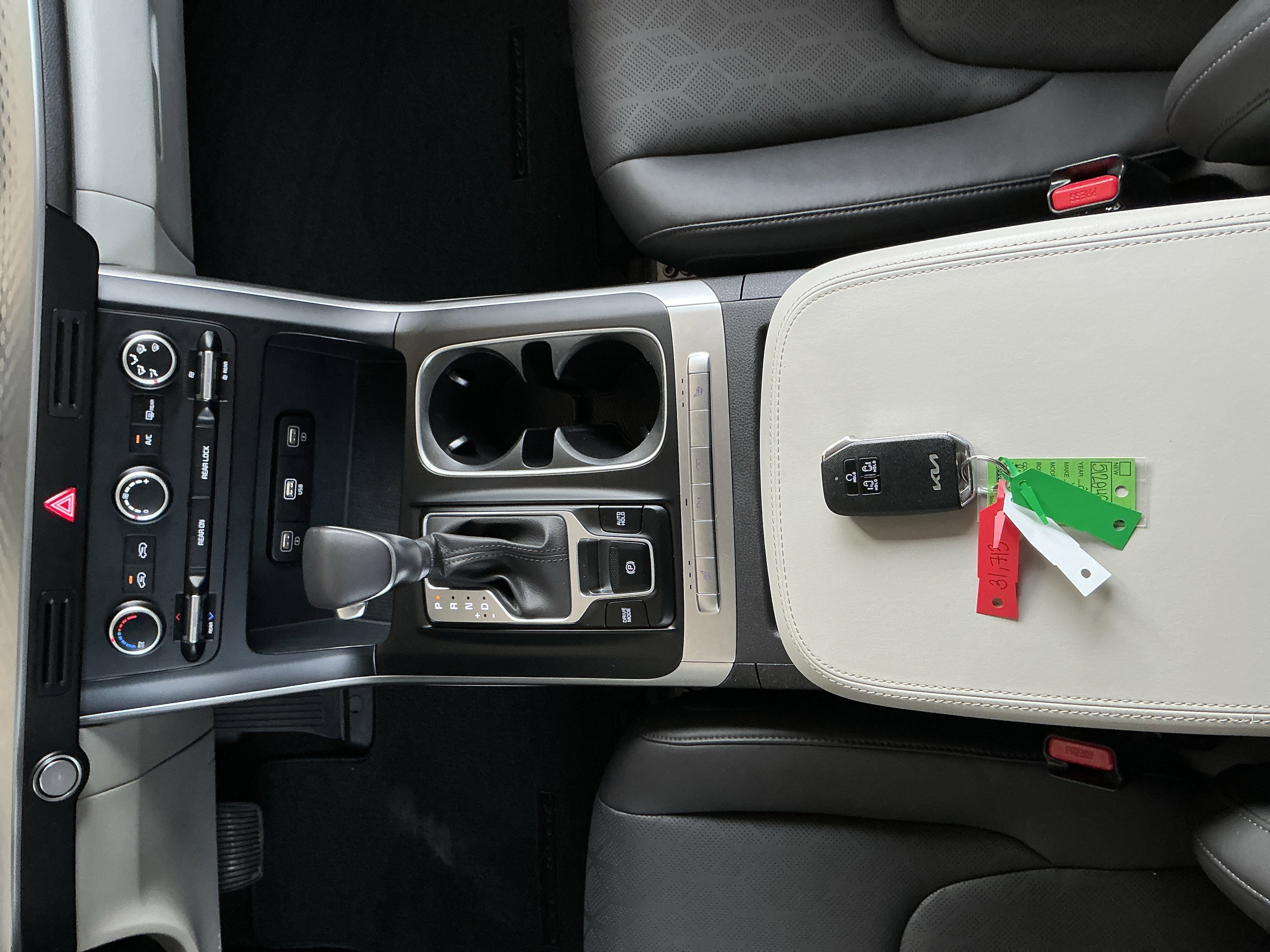 Used 2024 Kia Carnival LX image 11