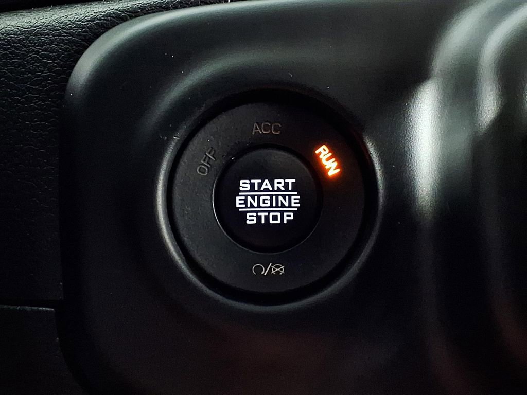 Used 2021 Jeep Gladiator Overland AWD/4WD image 18