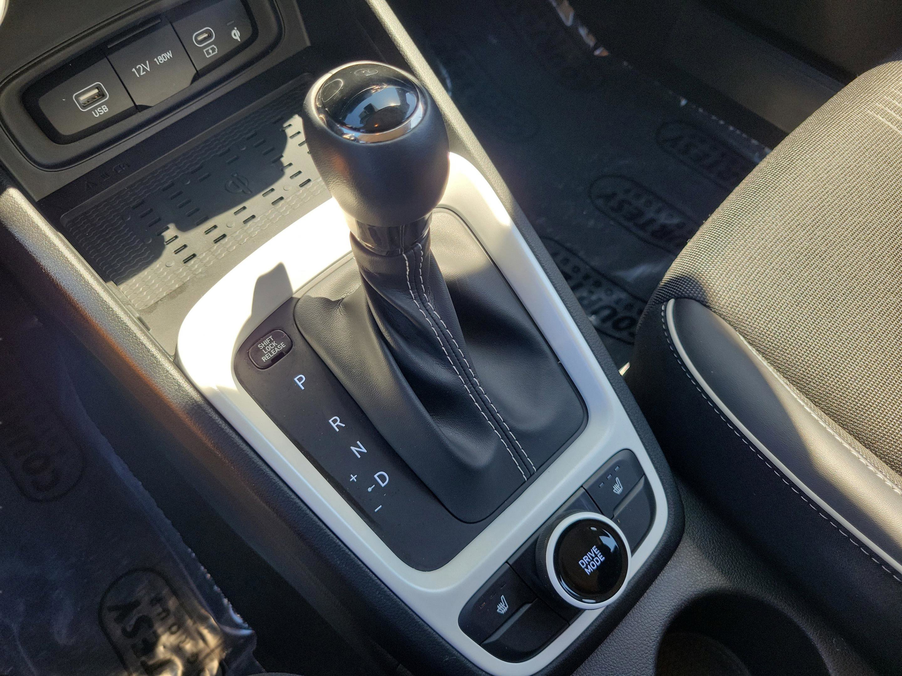 Certified 2023 Hyundai Venue Limited w/ Cargo Package image 21