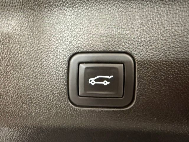 Used 2024 GMC Yukon XL Denali Ultimate image 9