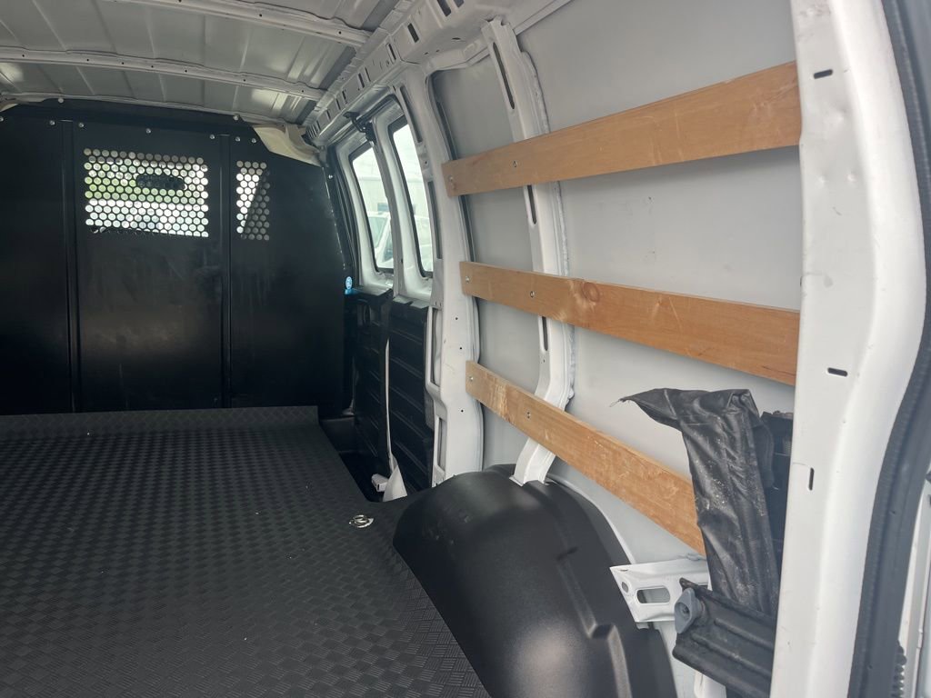 Used 2024 Chevrolet Express 2500 w/ Driver Convenience Package image 10