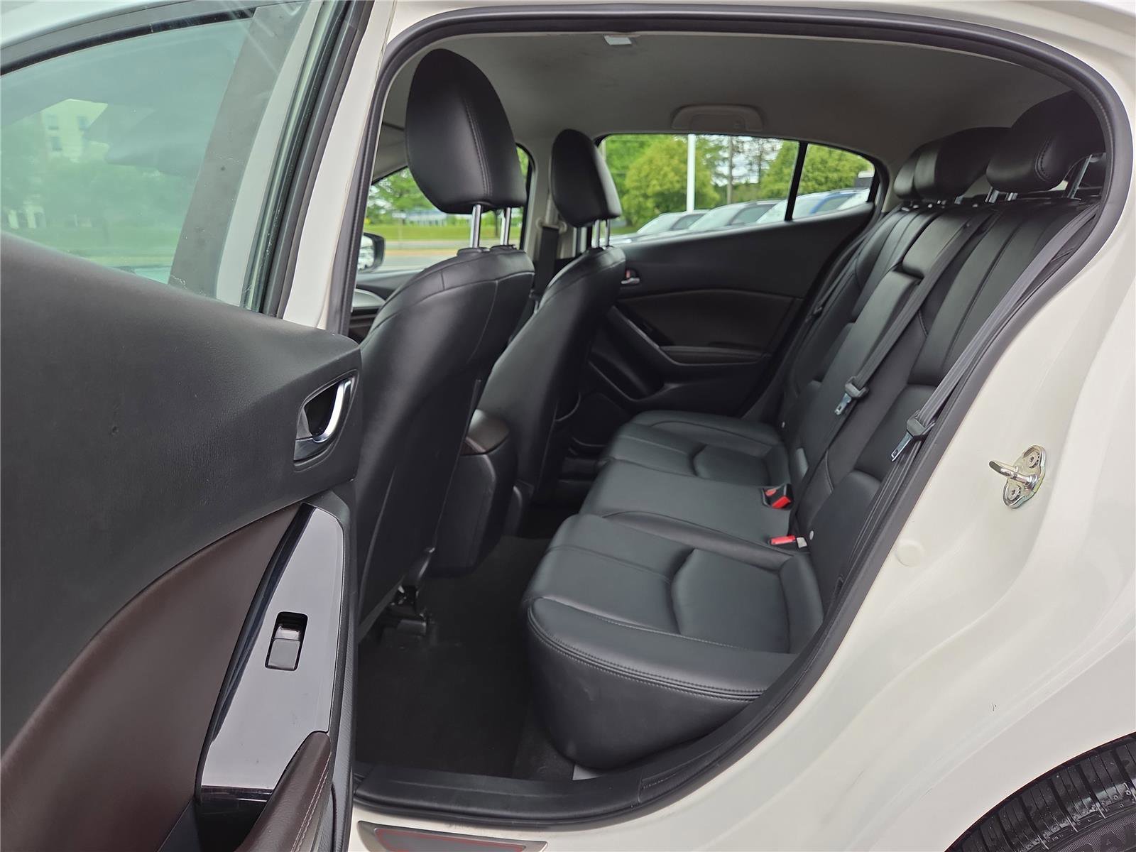 Used 2017 MAZDA MAZDA3 Touring FWD image 23